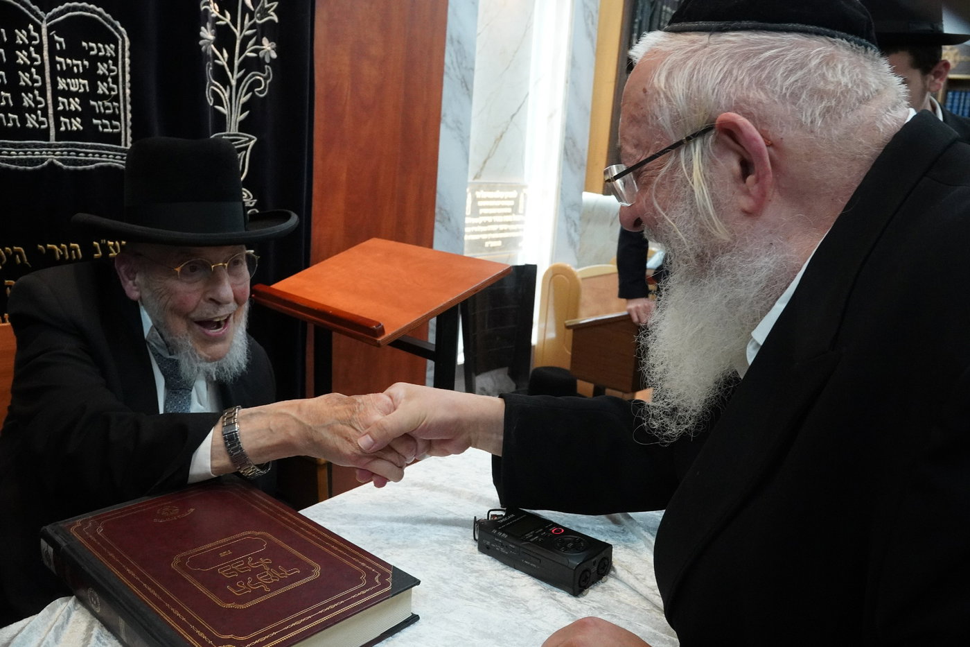 הגר"י אזרחי ב'זכרון מאיר'
