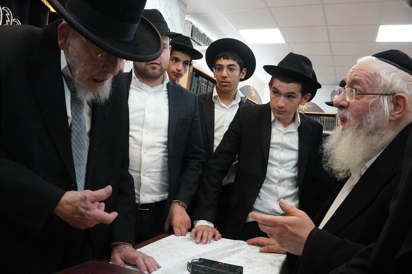 הגר"י אזרחי ב'זכרון מאיר'