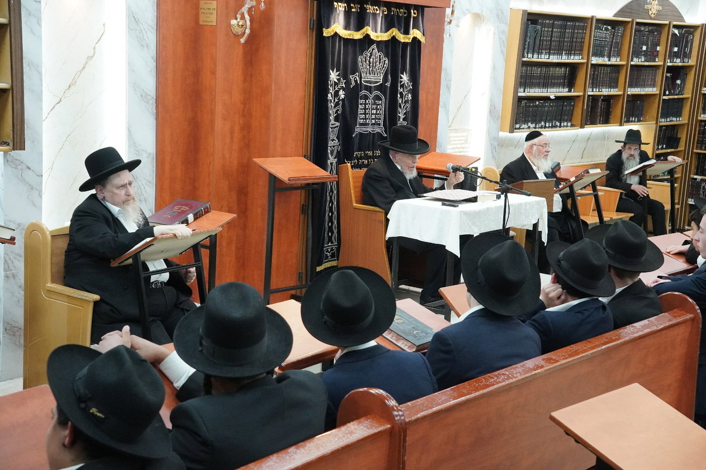 הגר"י אזרחי ב'זכרון מאיר'