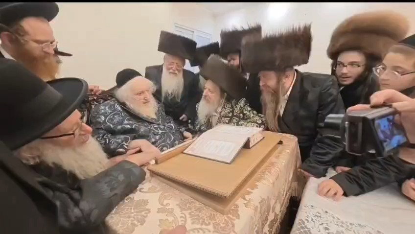 האדמו"ר מדזי'קוב ויזניץ בביקור אצל הגר"מ שטרנבוך
