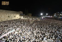 50 אלף איש בכותל הלילה: מעמד סליחות מרגש במיוחד | עלייה במספר המשתתפים