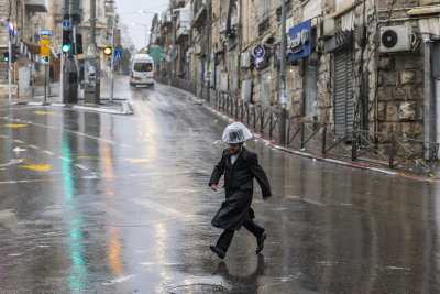 החורף קופץ לביקור מוקדם: גשם, סופות רעמים וחשש להצפות
