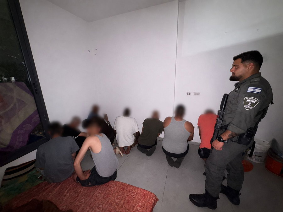 צעקות וידוי אבנים חשפו דירת מסתור: 9 שב"חים נעצרו בדרום תל אביב