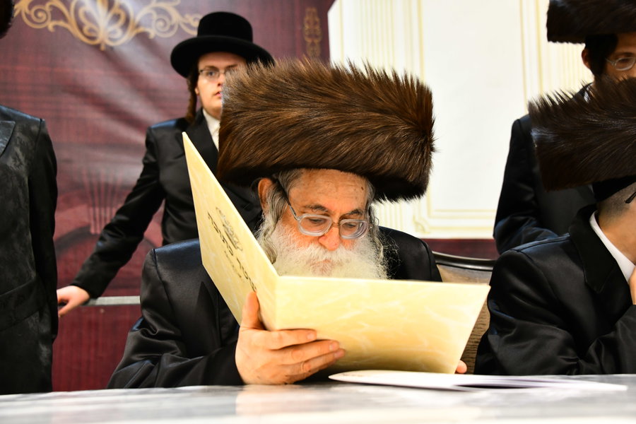 שמחה וענווה במקום אחד | הוויתור המרגש של האדמו"ר בחופת נינתו הראשונה