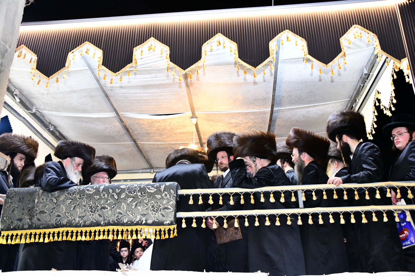 שמחת בית מכנובקא בעלזא - נדבורנה י-ם - מעליץ - יערסלוב