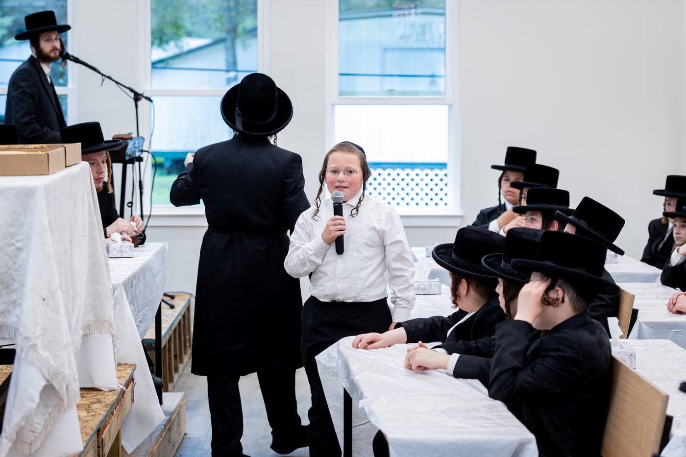 האדמו"ר מקראלי בביקור בקאנטרי