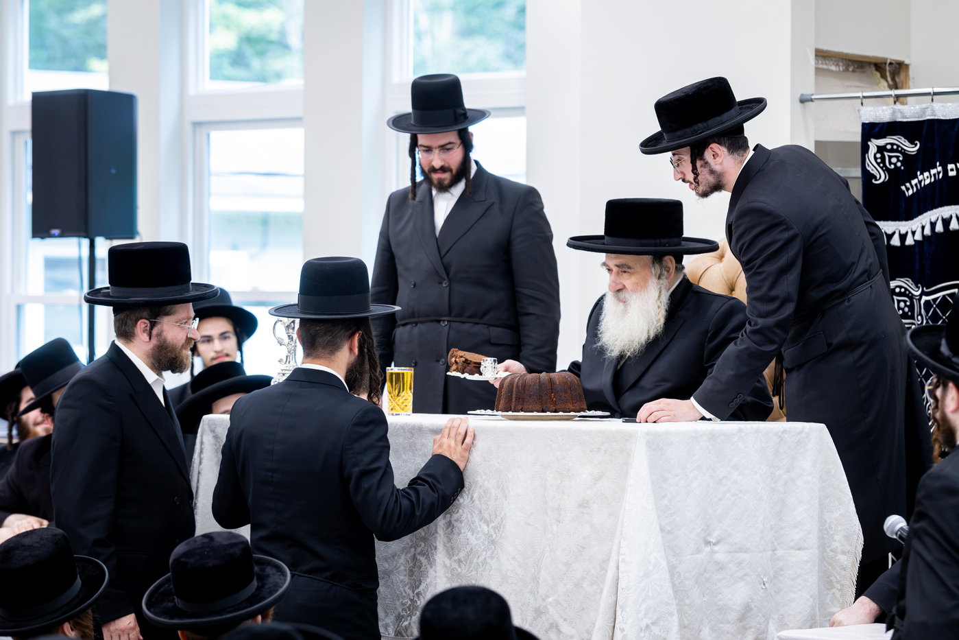 האדמו"ר מקראלי בביקור בקאנטרי