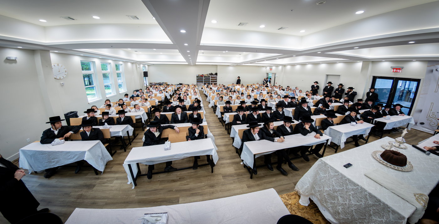 האדמו"ר מקראלי בביקור בקאנטרי