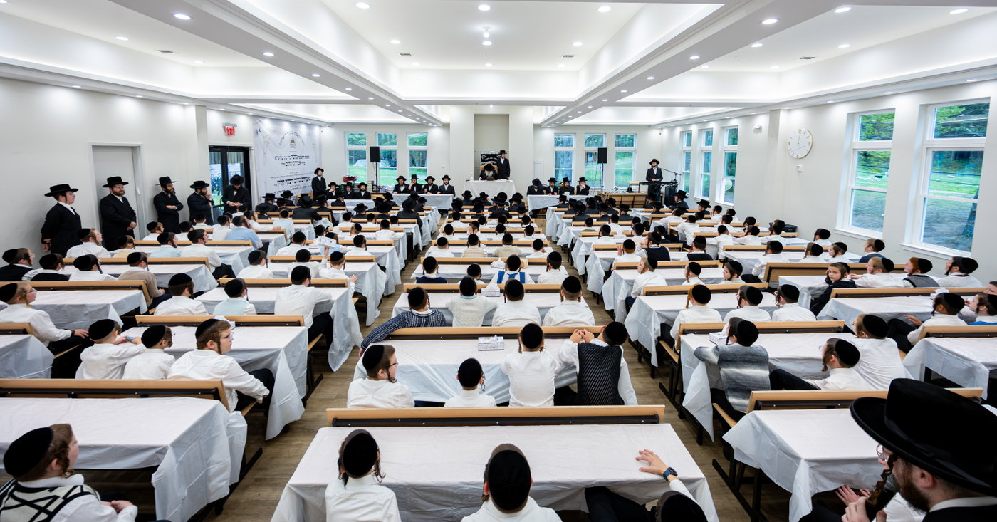 האדמו"ר מקראלי בביקור בקאנטרי