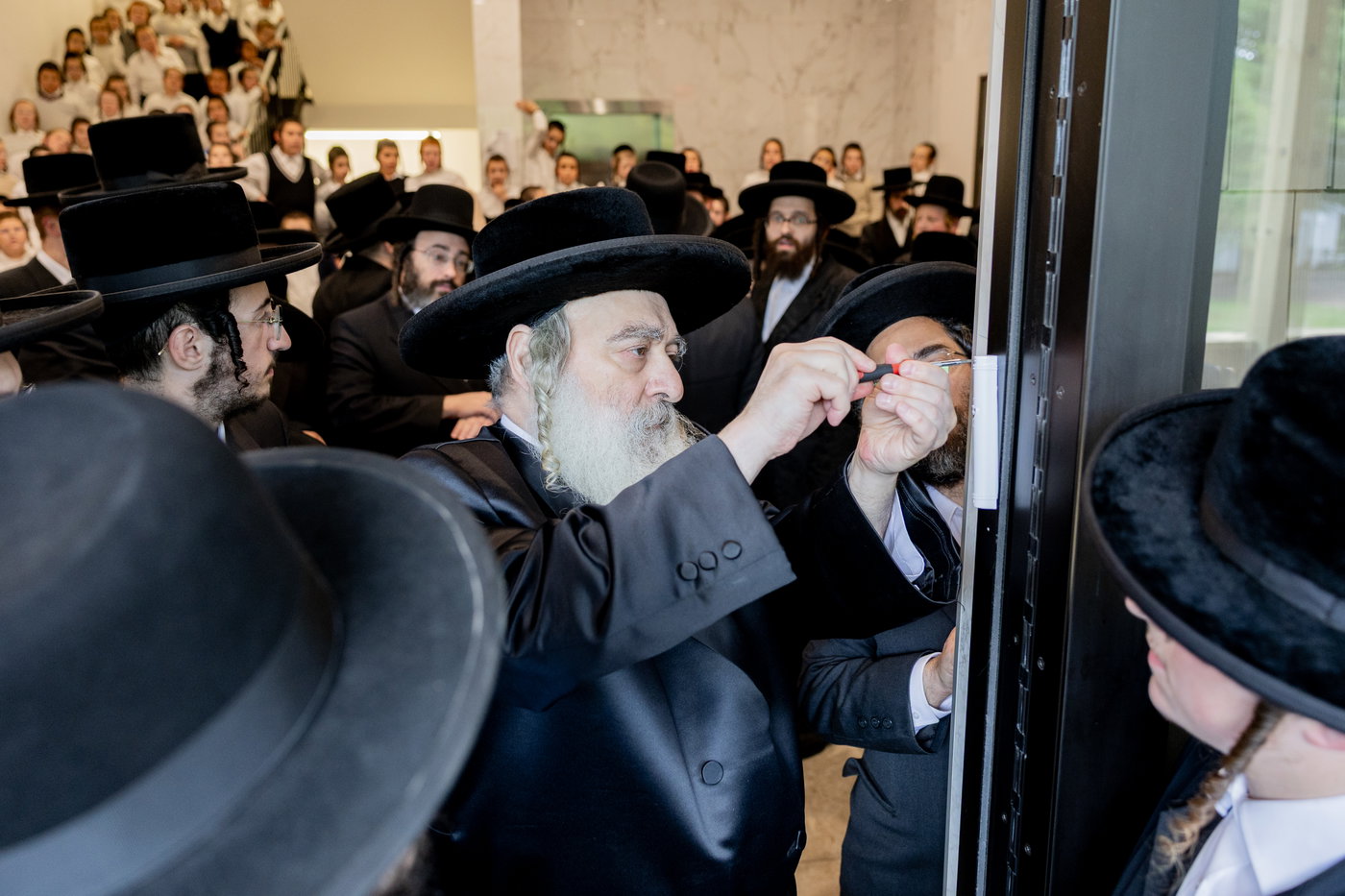 האדמו"ר מקראלי בביקור בקאנטרי
