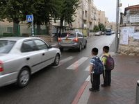 הם הלכו לחצות לבד - ואז הרכב הופיע משום מקום