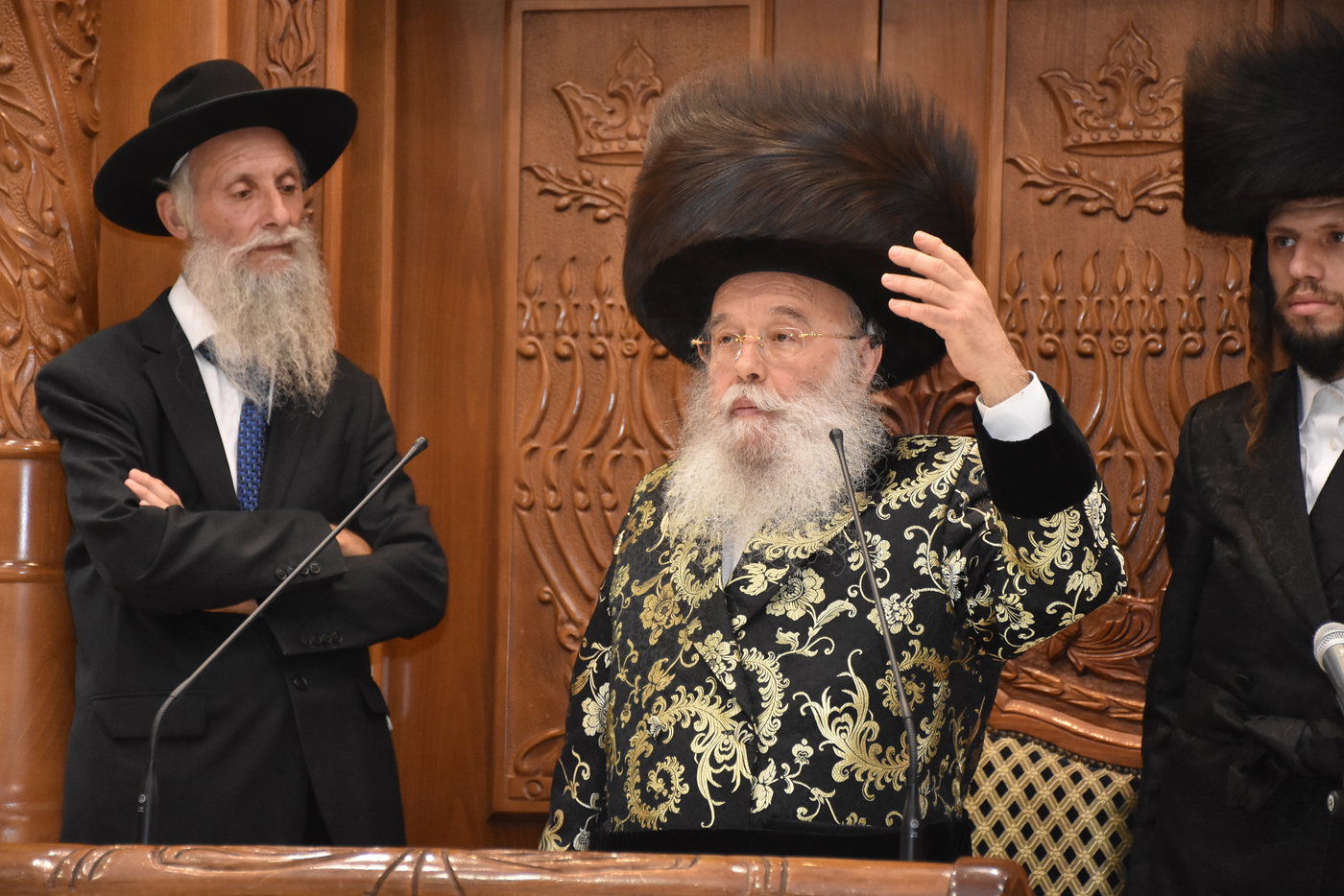 האדמו"ר ממישקולץ, תורה חובקת עולם