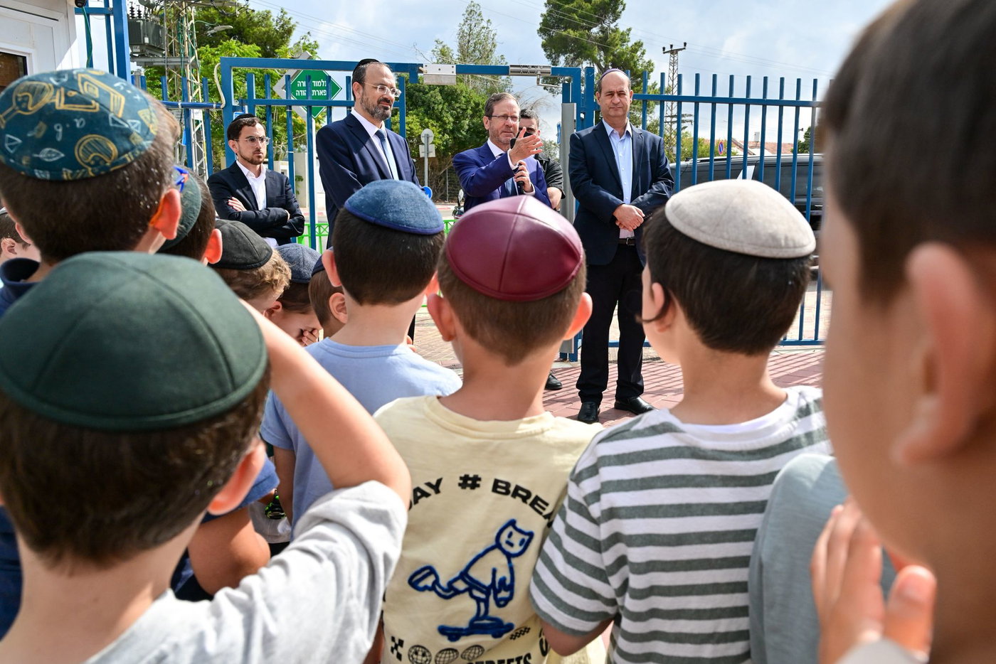 הרצוג פתח שנה בתלמודי התורה החרדיים והצטרף ללימוד גמרא | צפו