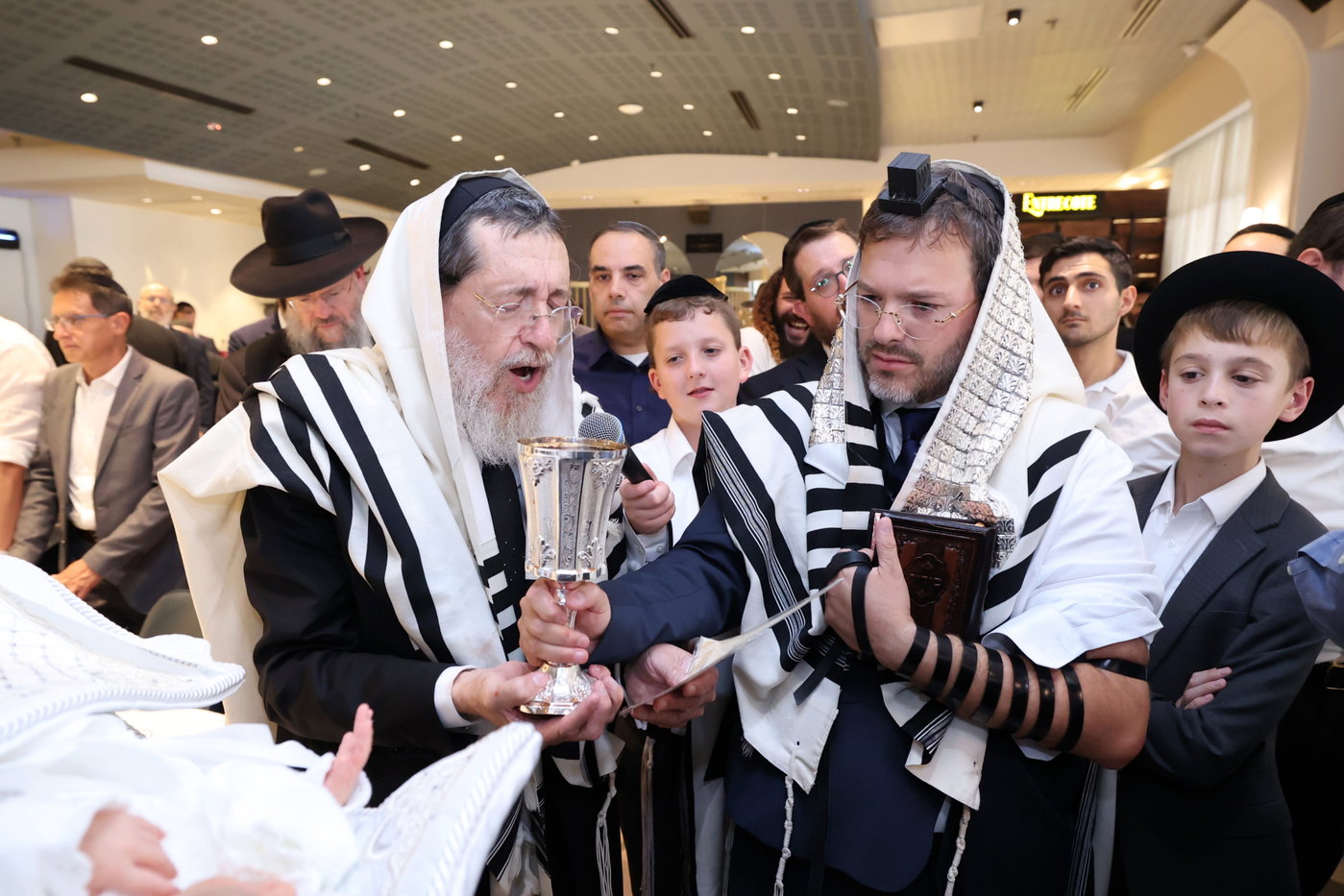 שמחת הברית לבנו של הסופר ואיש התקשורת שלמה קוק