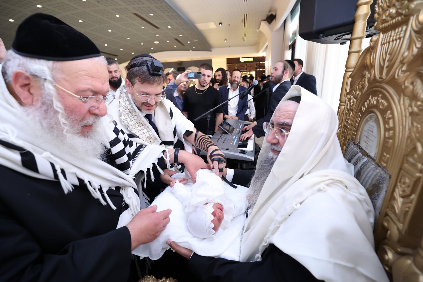 שמחת הברית לבנו של הסופר ואיש התקשורת שלמה קוק