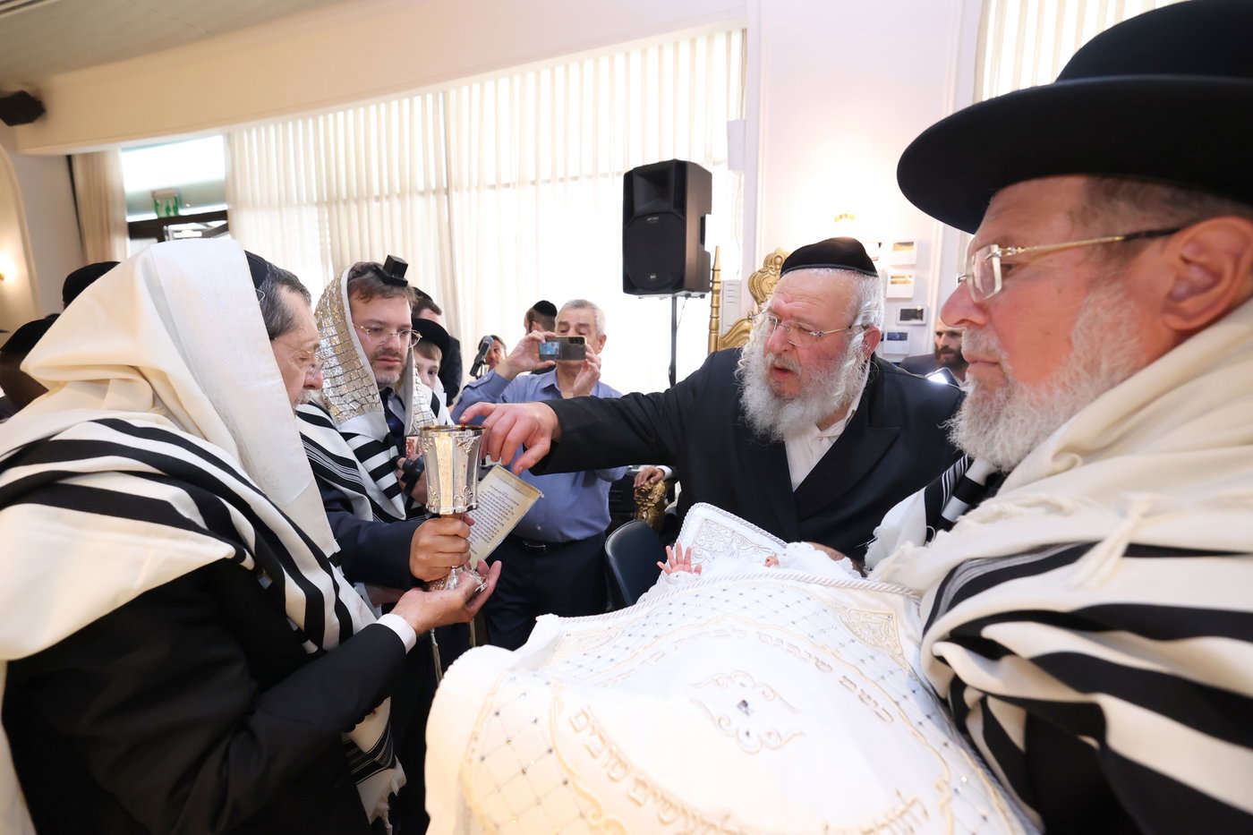 שמחת הברית לבנו של הסופר ואיש התקשורת שלמה קוק