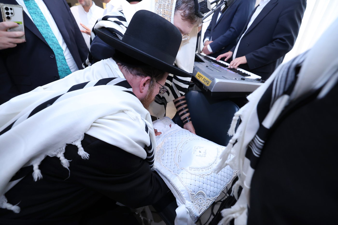 שמחת הברית לבנו של הסופר ואיש התקשורת שלמה קוק