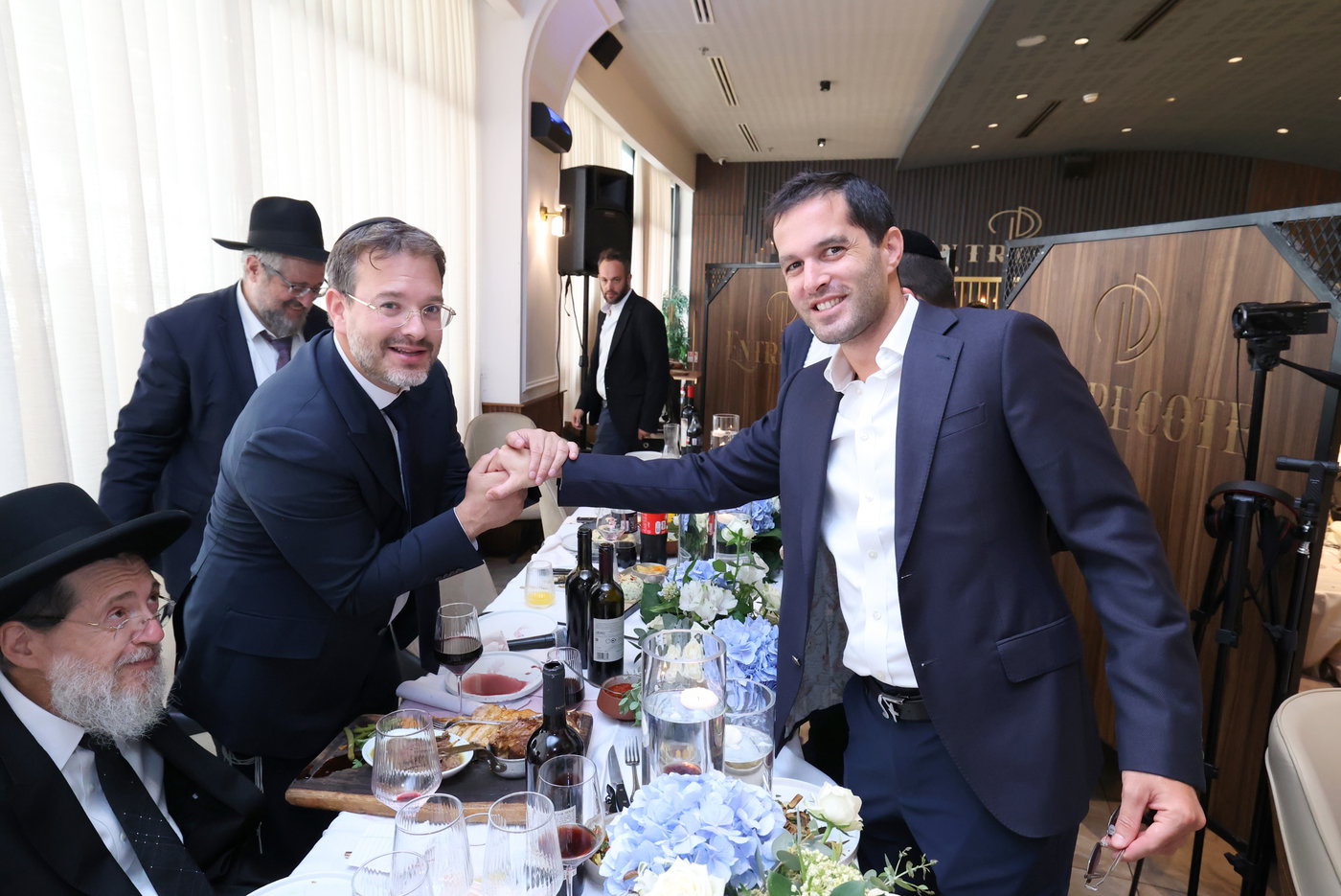 שמחת הברית לבנו של הסופר ואיש התקשורת שלמה קוק