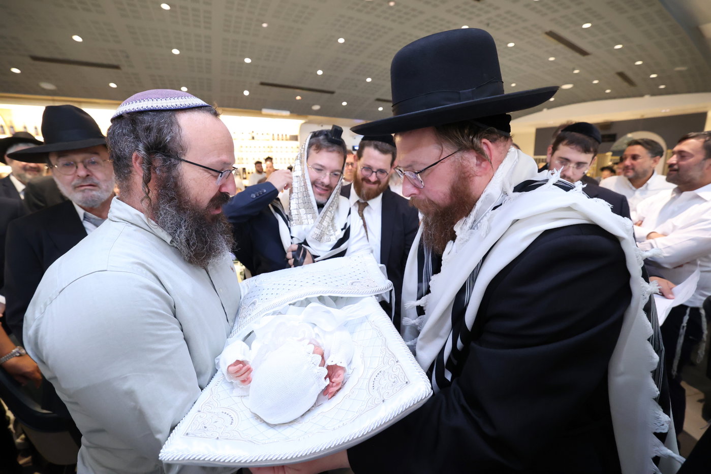 שמחת הברית לבנו של הסופר ואיש התקשורת שלמה קוק