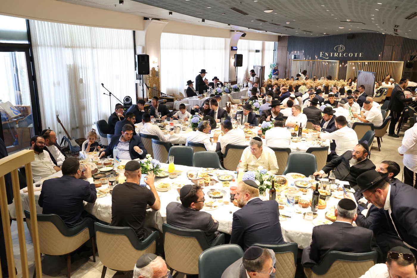 שמחת הברית לבנו של הסופר ואיש התקשורת שלמה קוק
