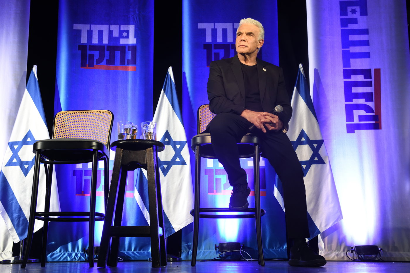 נשאר לבד. חבר הכנסת יאיר לפיד