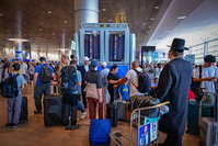 לקראת שיא היסטורי בנוסעים לחו"ל בחגי תשרי: מעל 3 מיליון צפויים לעבור במעברים