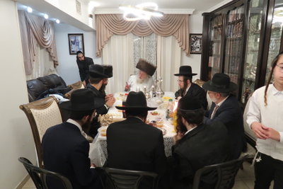 האדמו"ר ממבקשי אמונה בברכפלד