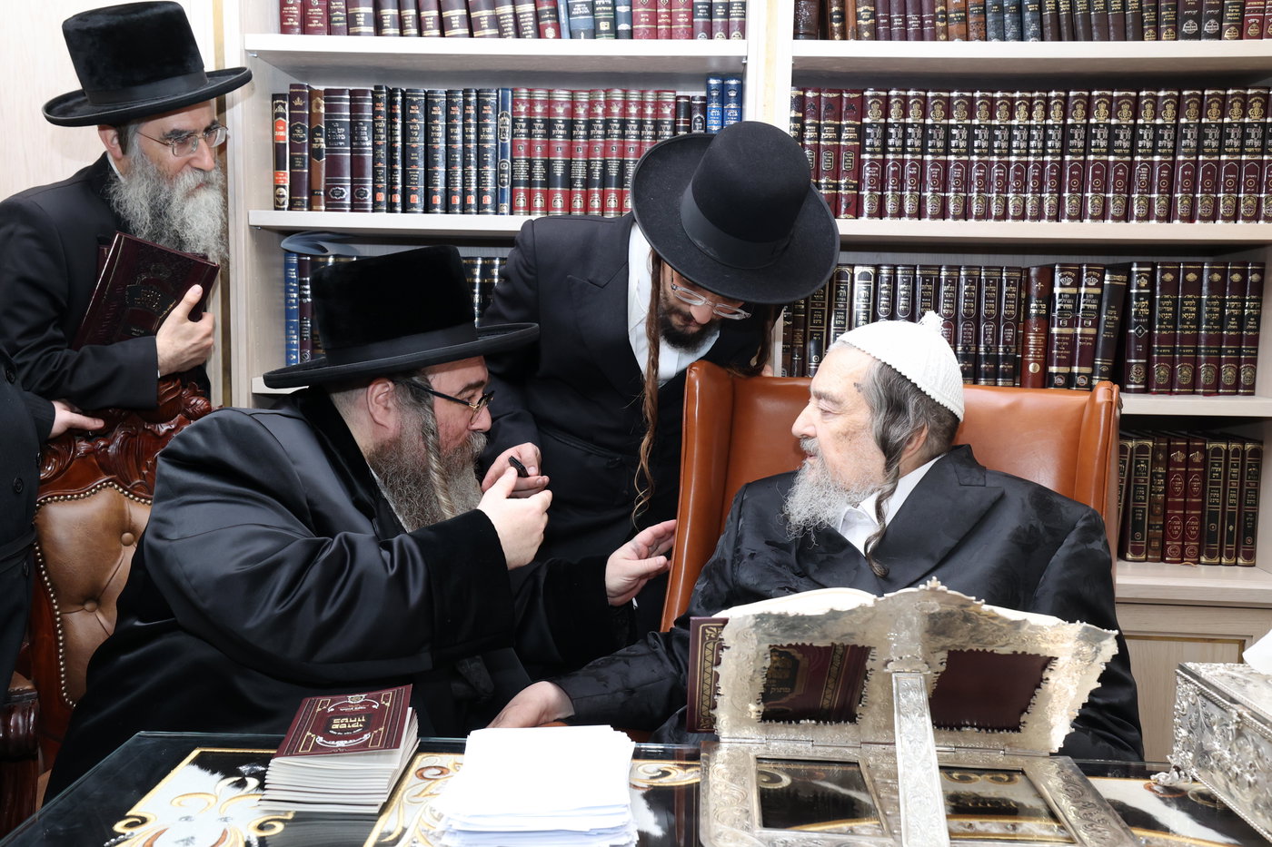 האדמו"ר מזידיטשוב ווערצקי בביקור אצל הגרי"מ שכטר