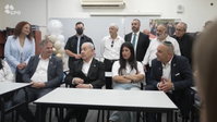 נתניהו הגיע לבית הספר ו"חילק" עצות לתלמידים: זה המסר המרכזי - וזה קשור כמובן לבחירות 