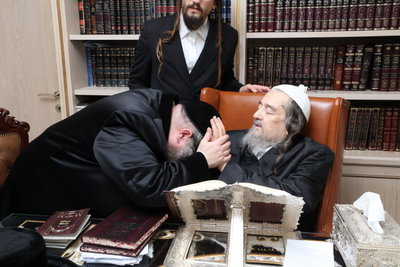 האדמו"ר מזידיטשוב ווערצקי בביקור אצל הגרי"מ שכטר