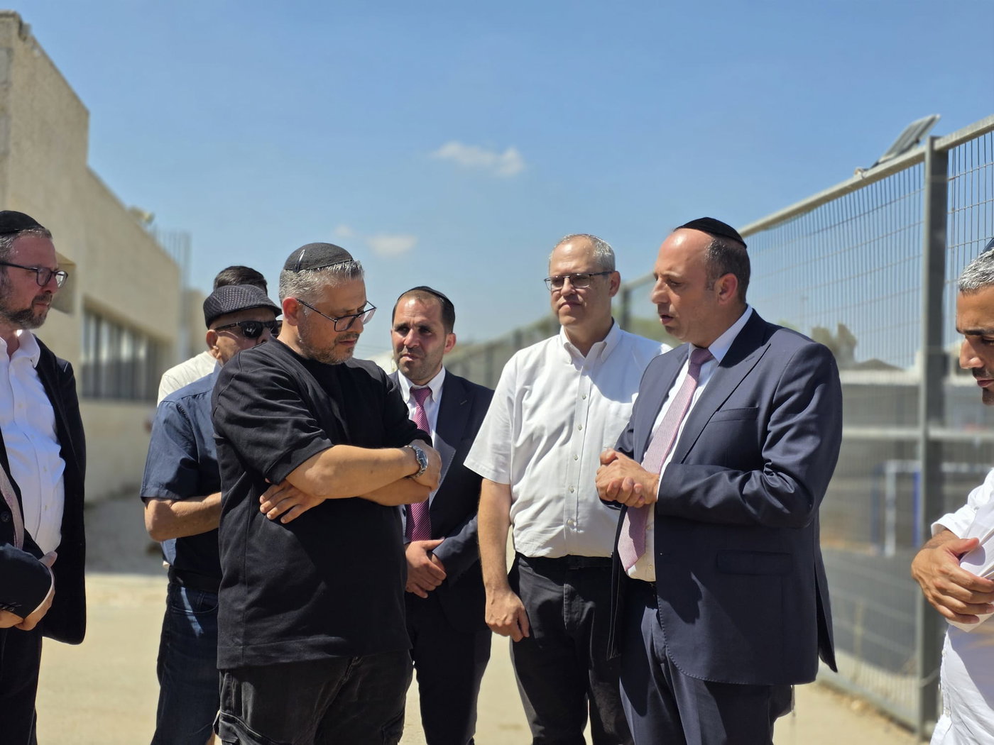 פתיחת המגרש