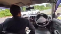אופס: ניסה להדגים את יכולות הרכב האוטונומי - והתנגש בניידת משטרה
