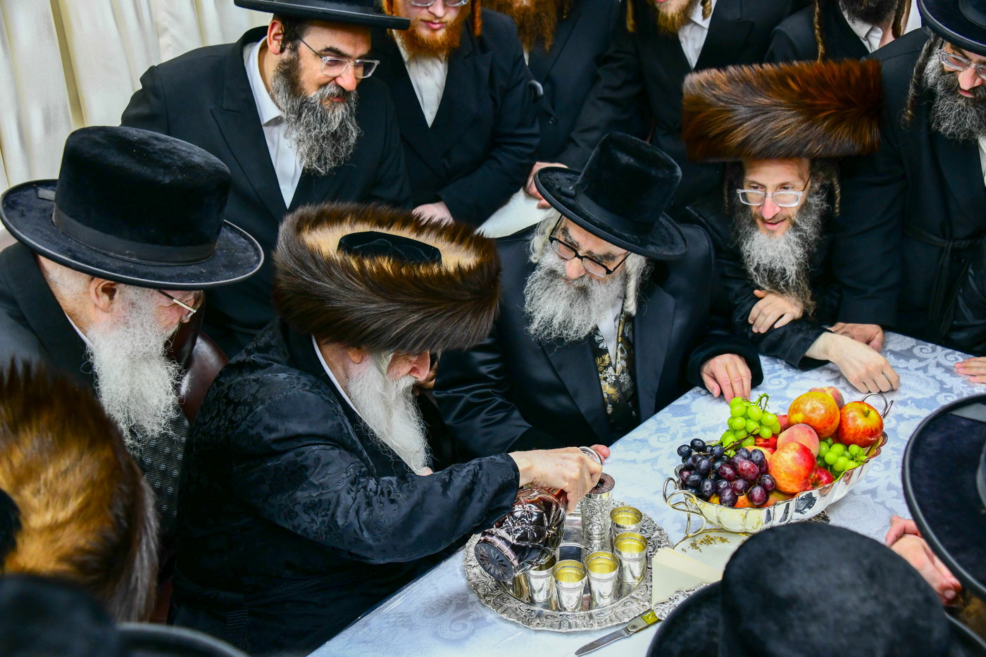 האדמו"ר מויז'ניץ מונסי בביקור אצל האדמו"ר ממכנובקא בעלזא
