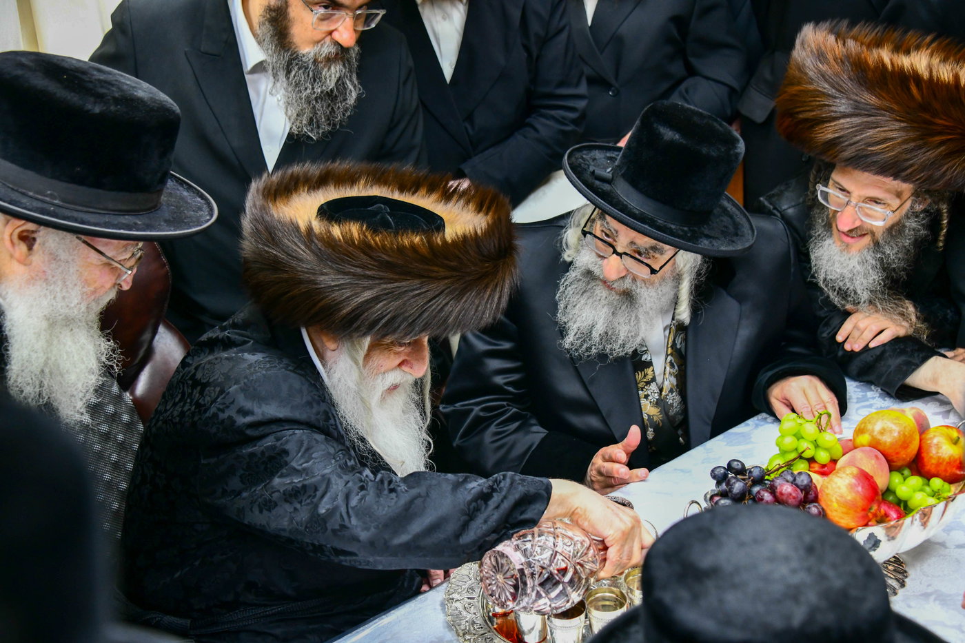 האדמו"ר מויז'ניץ מונסי בביקור אצל האדמו"ר ממכנובקא בעלזא