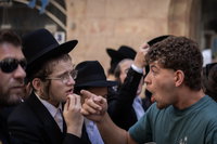מהמחאות במקום