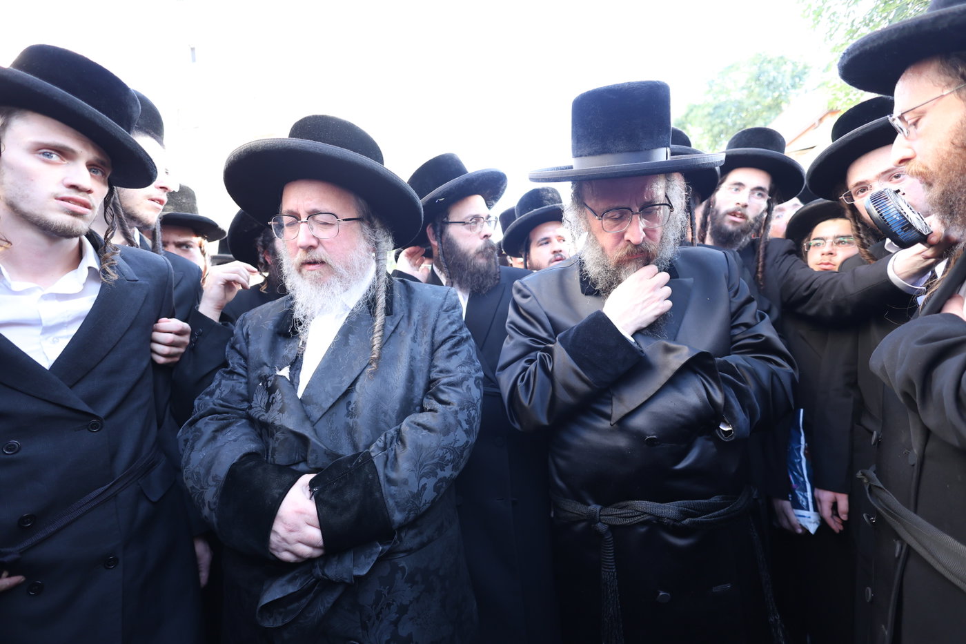 הלוויית האדמו"ר מביאלה אוסטרובא זצ"ל