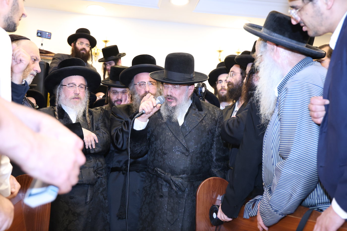 הלוויית האדמו"ר מביאלה אוסטרובא זצ"ל