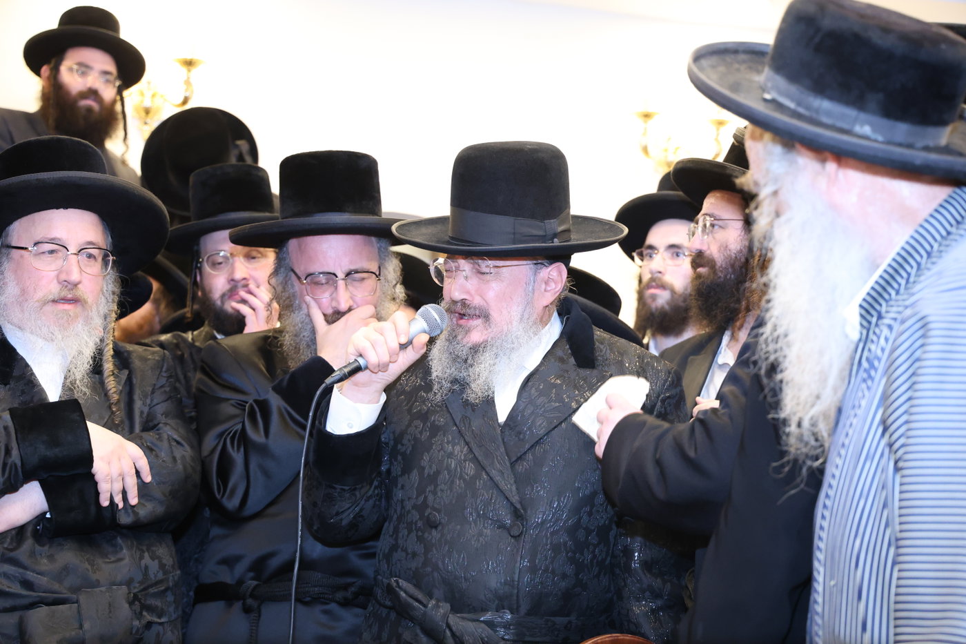 הלוויית האדמו"ר מביאלה אוסטרובא זצ"ל