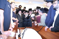 הלוויית האדמו"ר מביאלה אוסטרובא זצ"ל