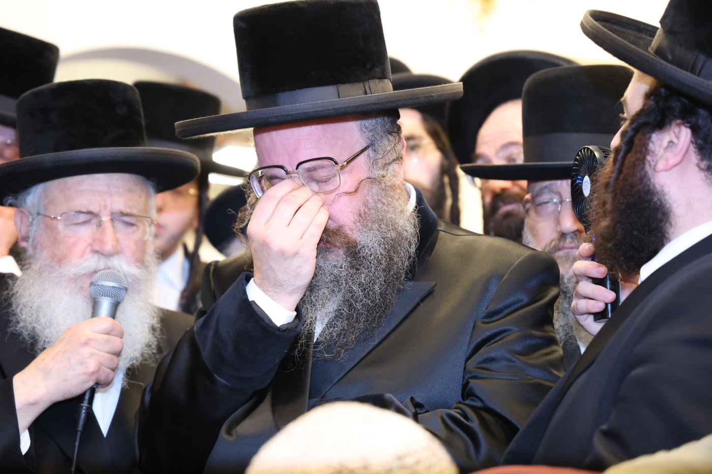 הלוויית האדמו"ר מביאלה אוסטרובא זצ"ל