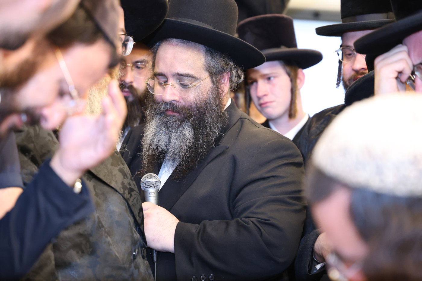 הלוויית האדמו"ר מביאלה אוסטרובא זצ"ל