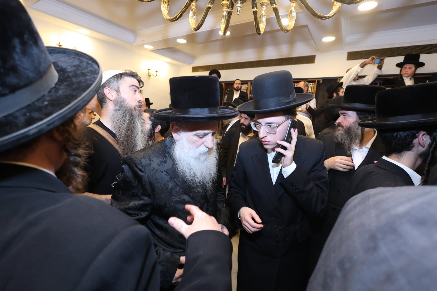 הלוויית האדמו"ר מביאלה אוסטרובא זצ"ל