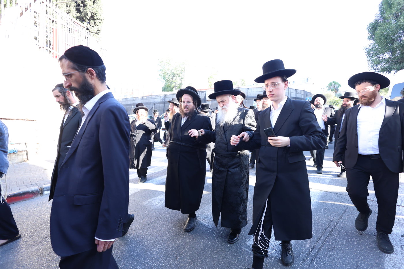 הלוויית האדמו"ר מביאלה אוסטרובא זצ"ל