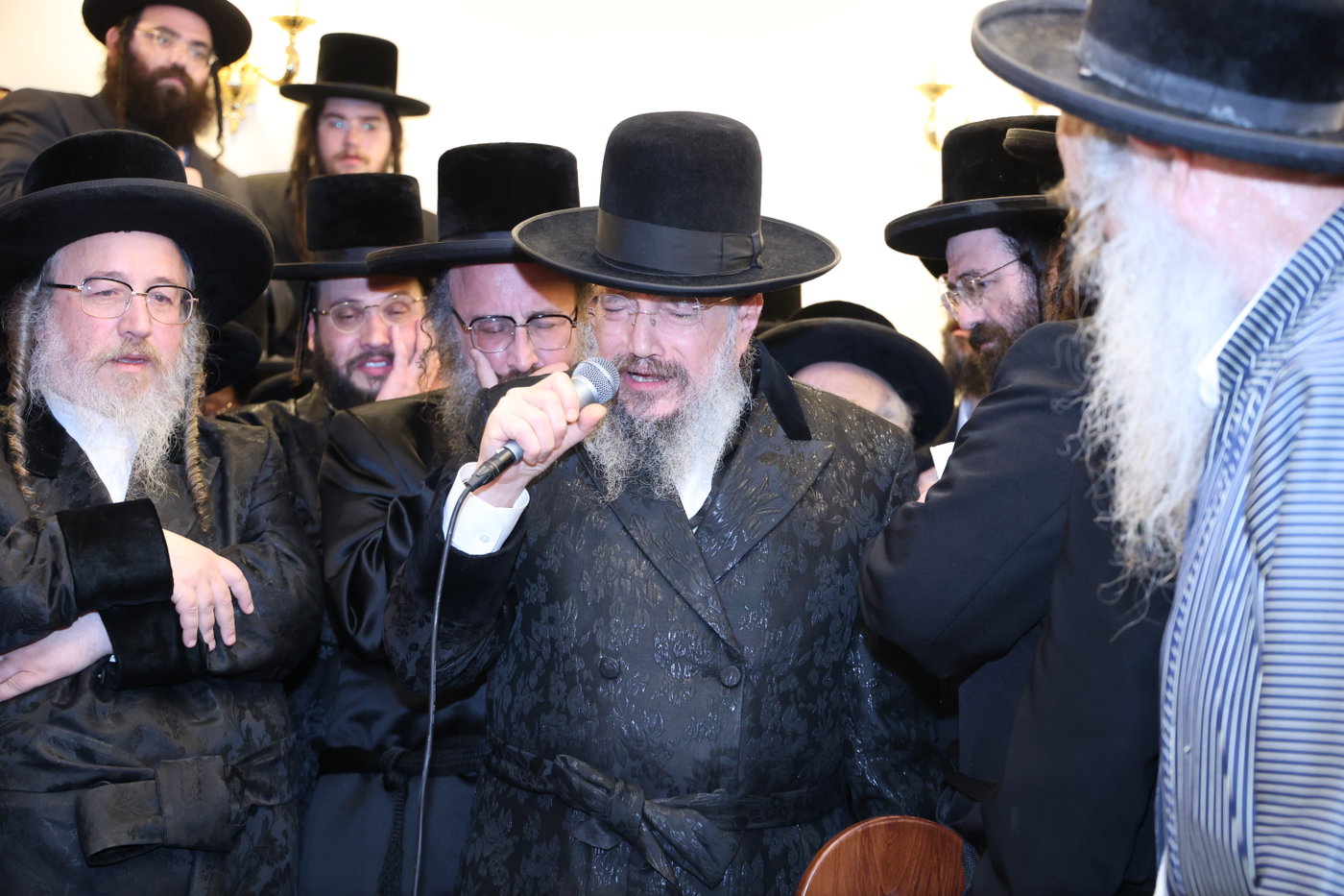 הלוויית האדמו"ר מביאלה אוסטרובא זצ"ל