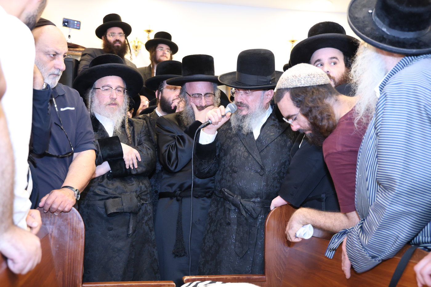 הלוויית האדמו"ר מביאלה אוסטרובא זצ"ל