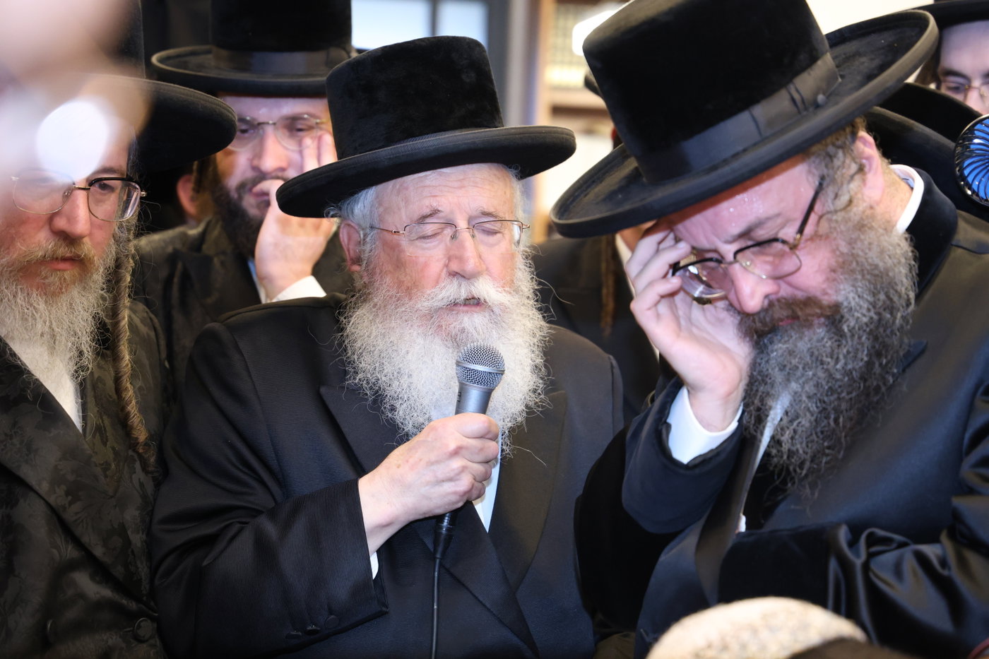 הלוויית האדמו"ר מביאלה אוסטרובא זצ"ל