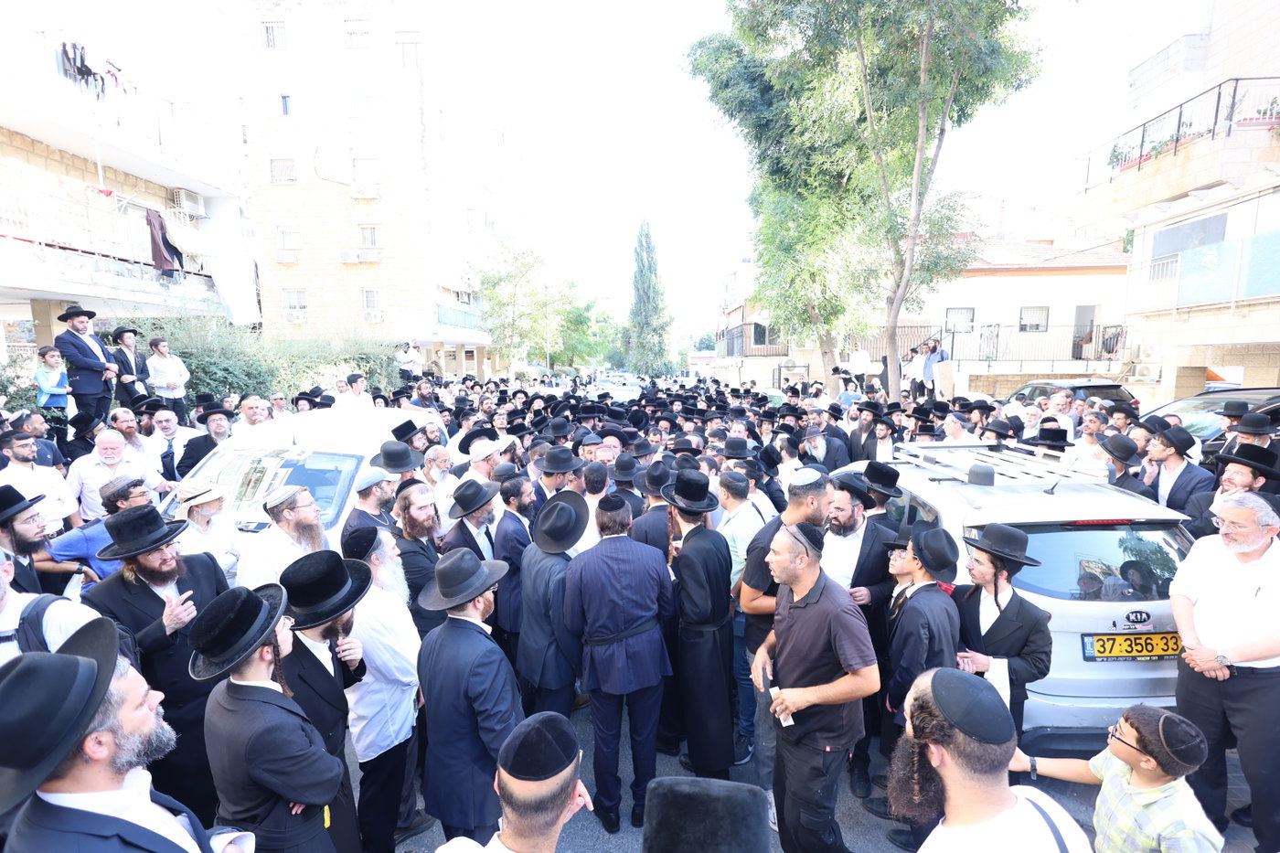 הלוויית האדמו"ר מביאלה אוסטרובא זצ"ל