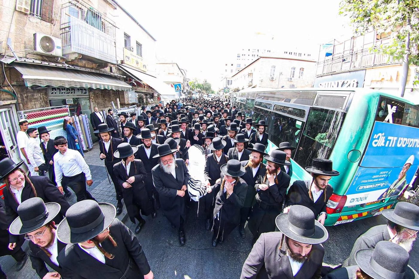 מסע הלוויית האדמו"ר מקומרנא מנהטן זצ"ל