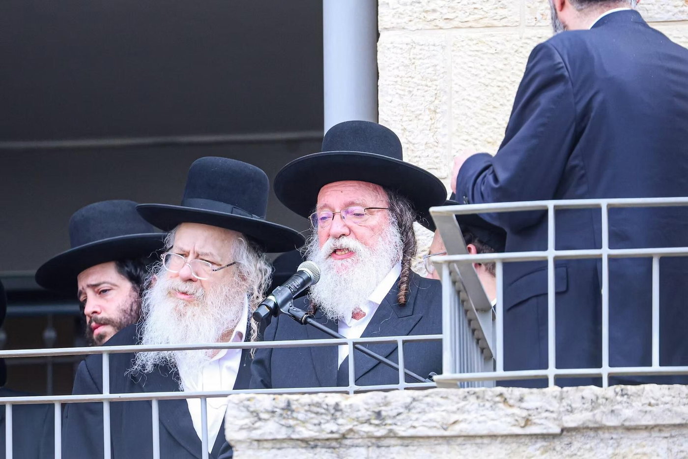 מסע הלוויית האדמו"ר מקומרנא מנהטן זצ"ל