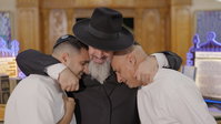 הרב רונן שאולוב ו'היוצרים' בשיתוף מיוחד: 'לא תשאיר אותי לבד' לימי הסליחות